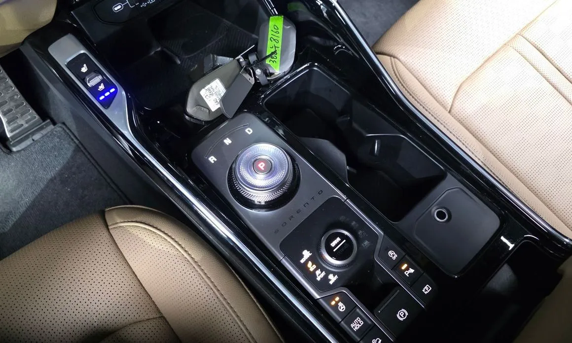 Kia Sorento — фото 8