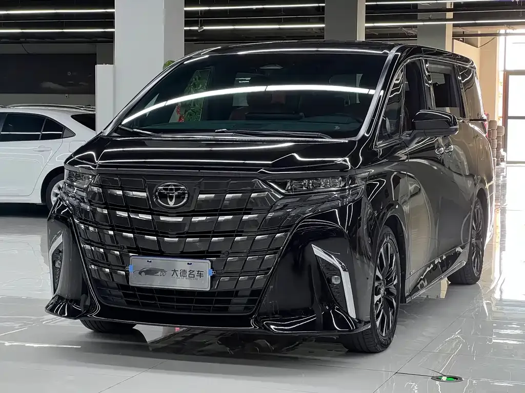 Toyota Alphard — фото 1