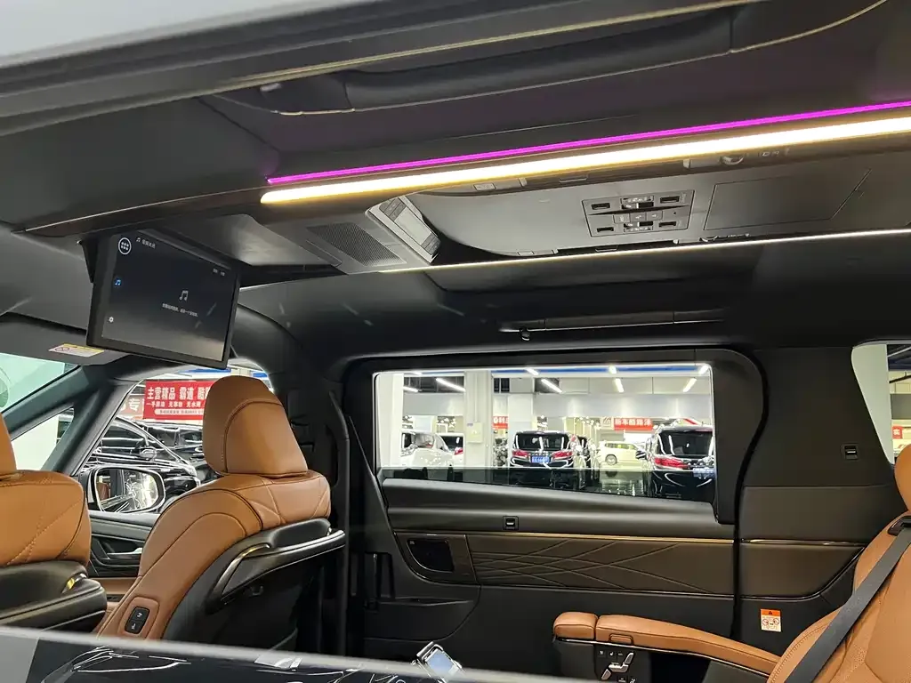 Toyota Alphard — фото 8