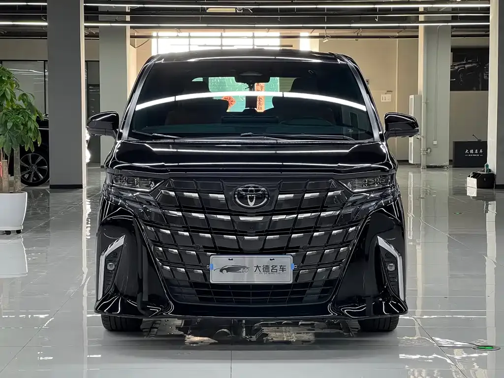 Toyota Alphard — фото 4