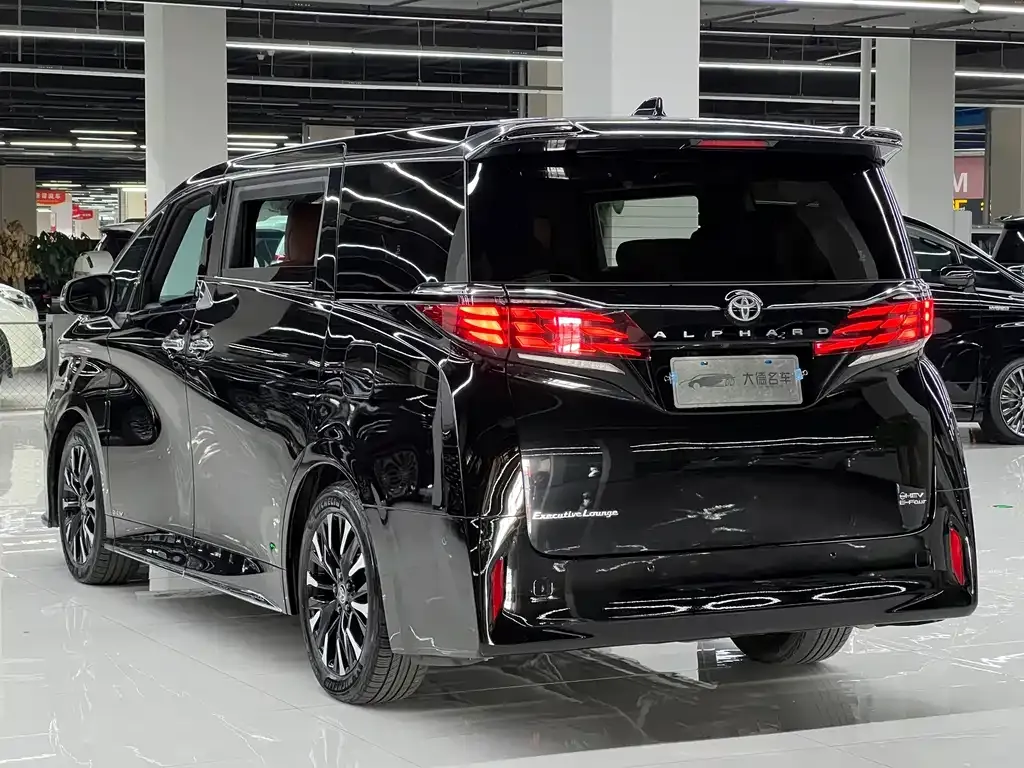 Toyota Alphard — фото 5