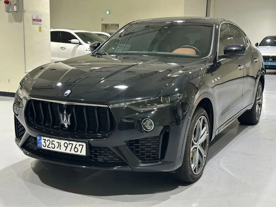 Maserati Levante — фото 1