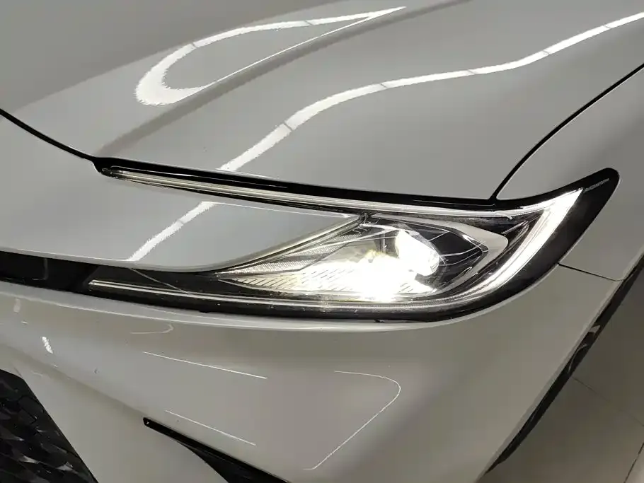Toyota Camry — фото 3