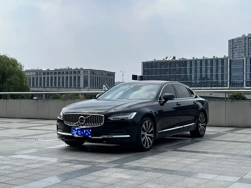 Volvo S90 — фото 1