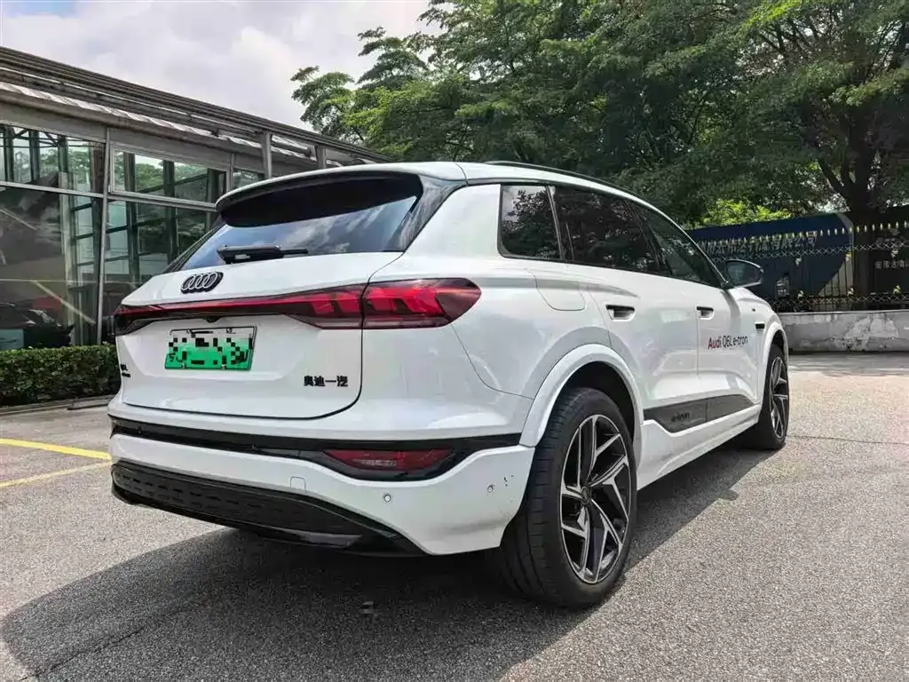 Audi Q6L e-tron — фото 10
