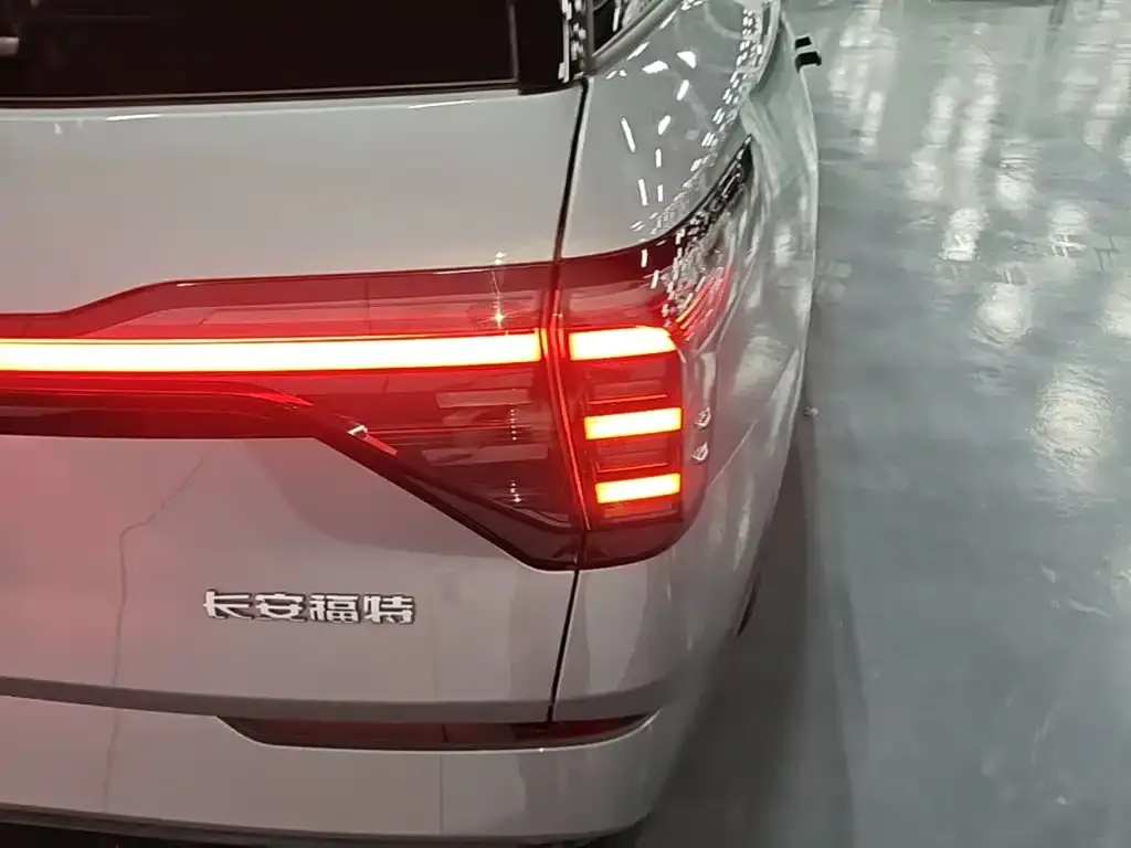 Ford Edge — фото 4