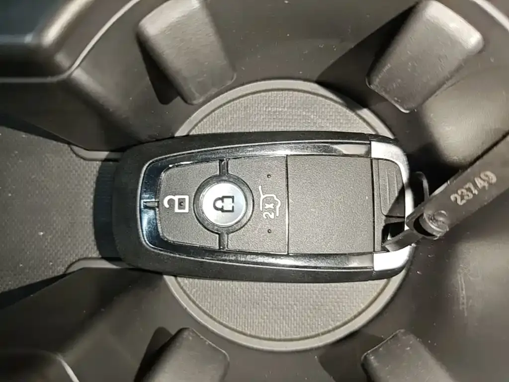 Ford Edge — фото 10