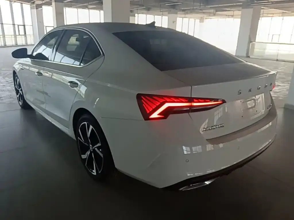 Skoda Octavia — фото 6