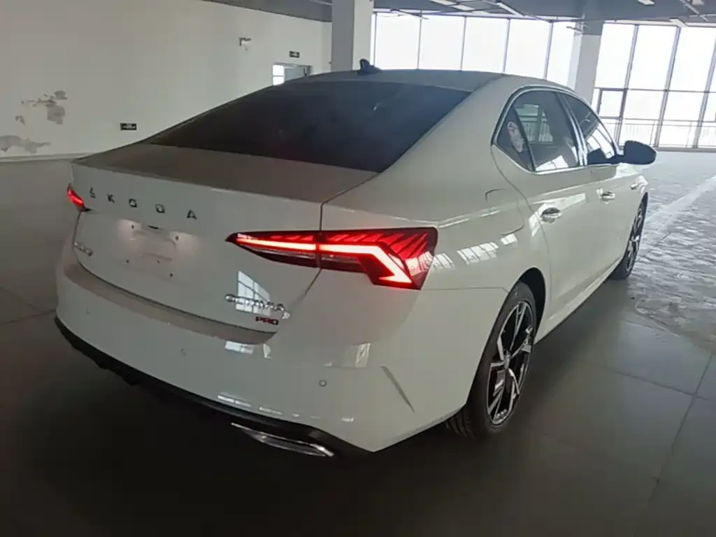 Skoda Octavia — фото 4
