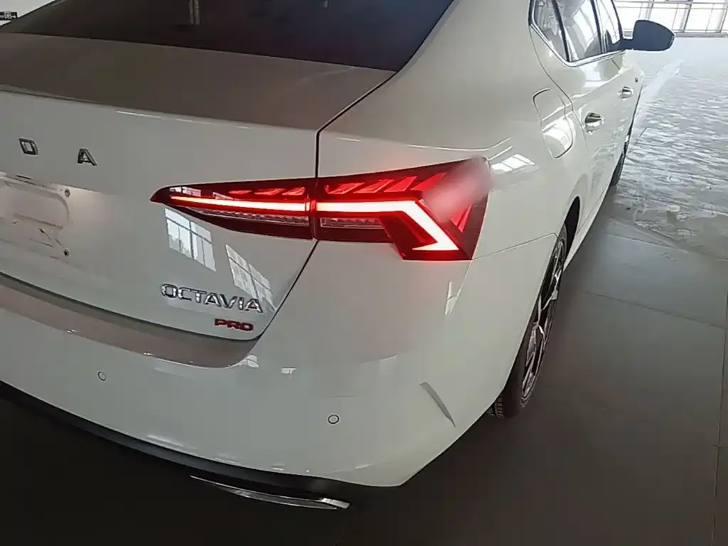Skoda Octavia — фото 3