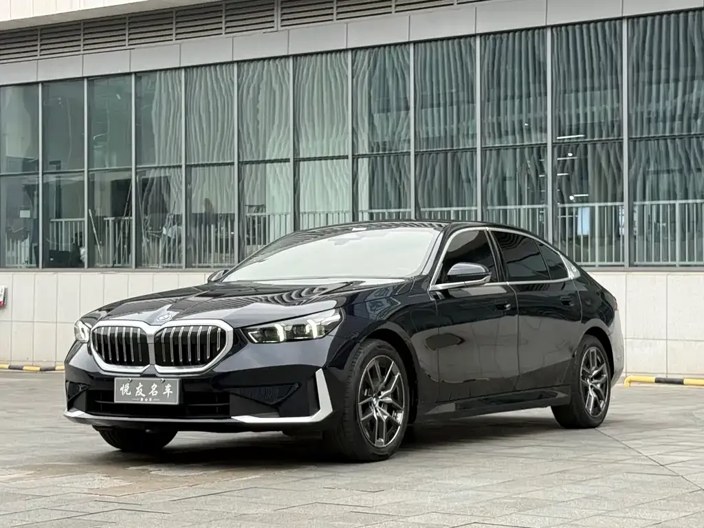 BMW 5 Series — фото 1
