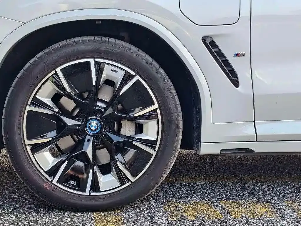 BMW iX3 — фото 10