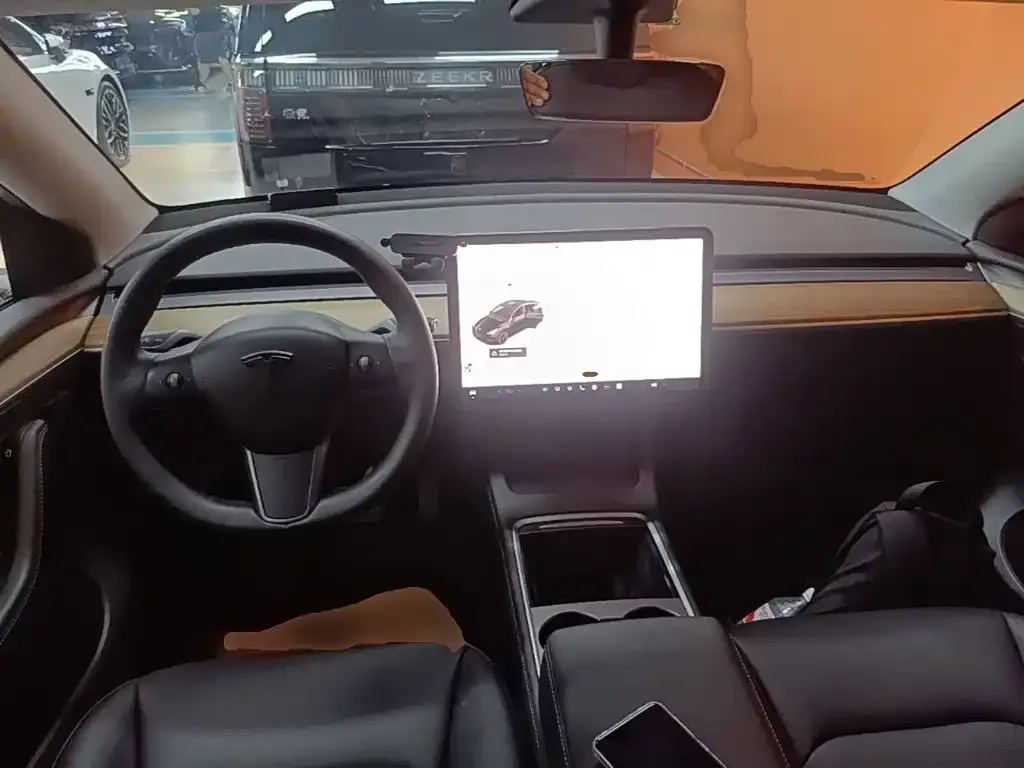 Tesla Model Y — фото 2