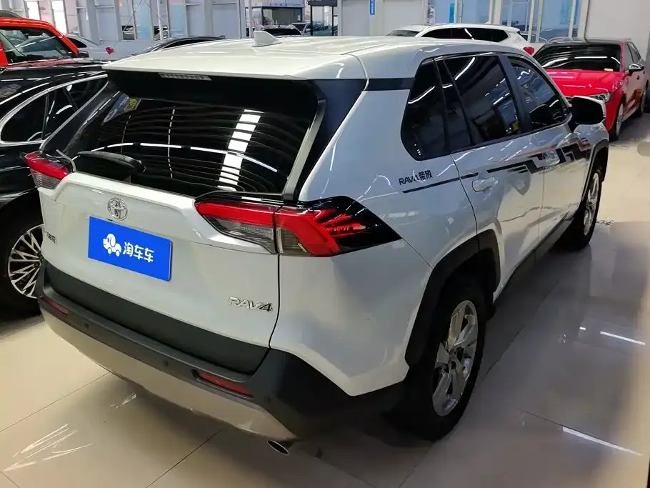 Toyota RAV4 — фото 9