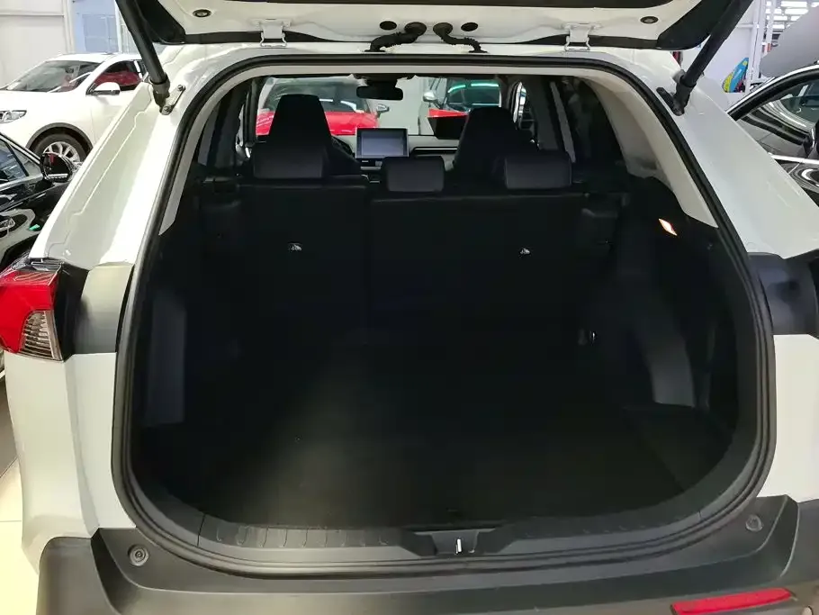 Toyota RAV4 — фото 7