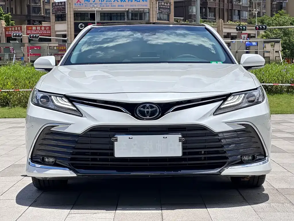 Toyota Camry — фото 10