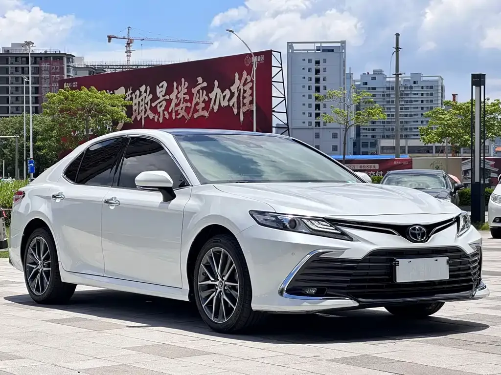 Toyota Camry — фото 5