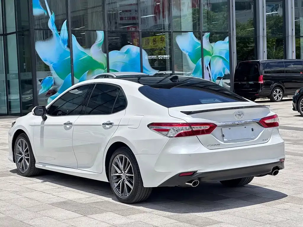 Toyota Camry — фото 4