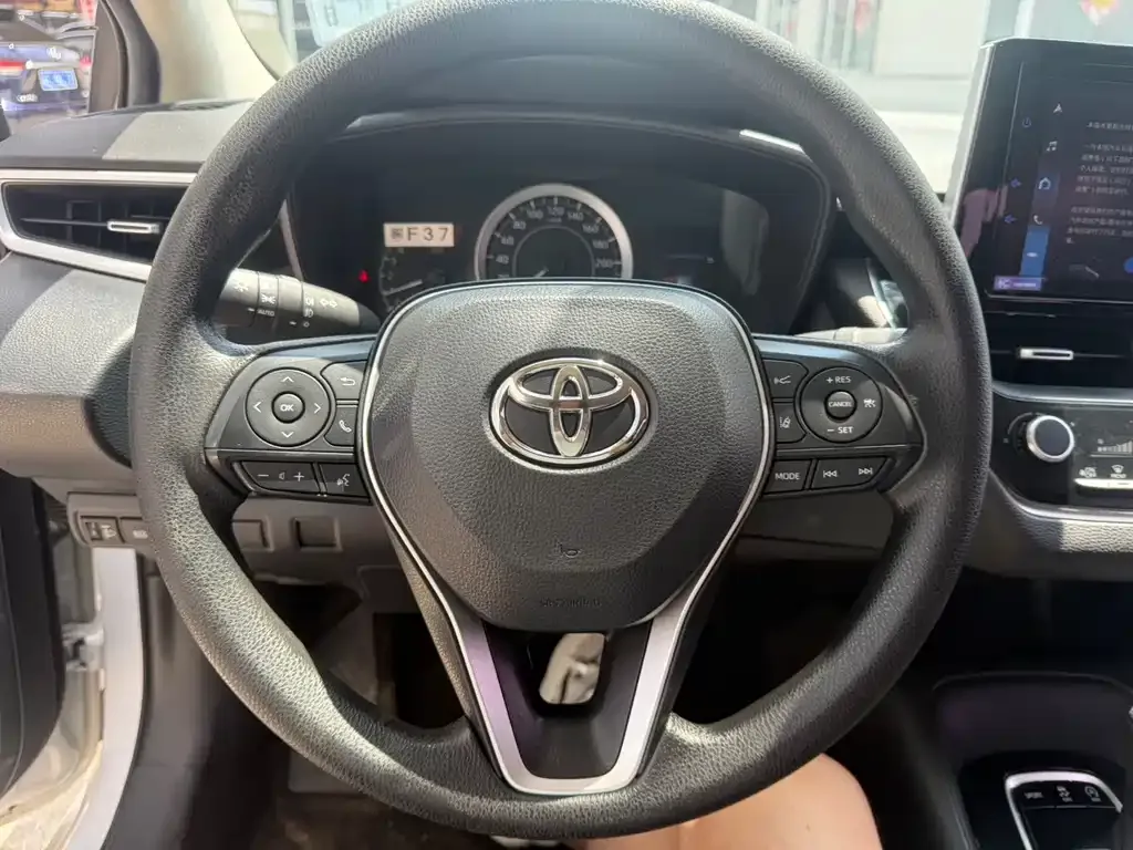 Toyota Corolla — фото 10