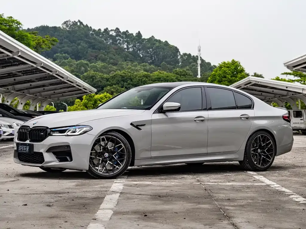 BMW M5 — фото 1