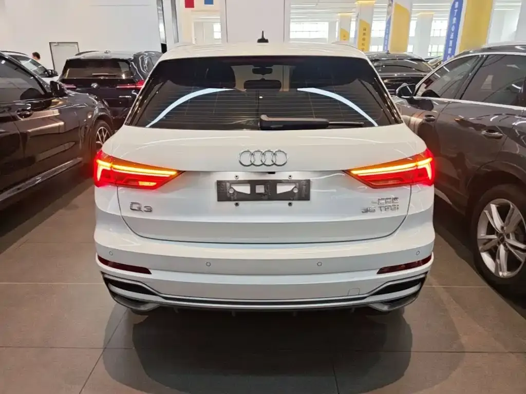 Audi Q3 — фото 10