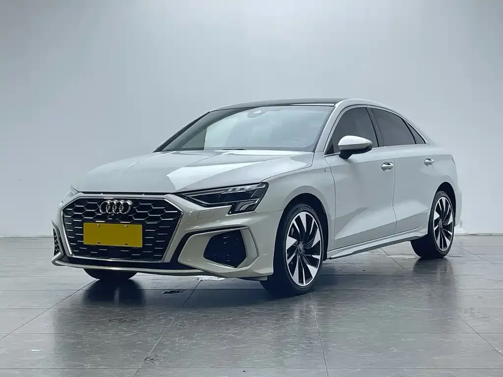 Audi A3 — фото 1