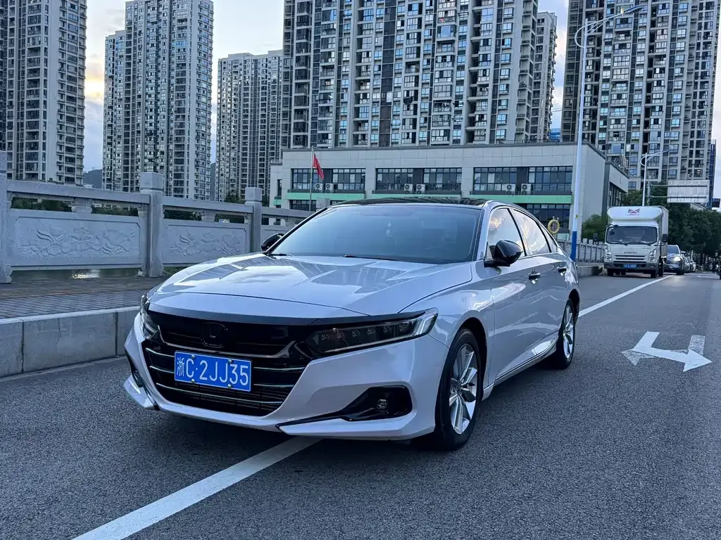 Honda Accord — фото 1