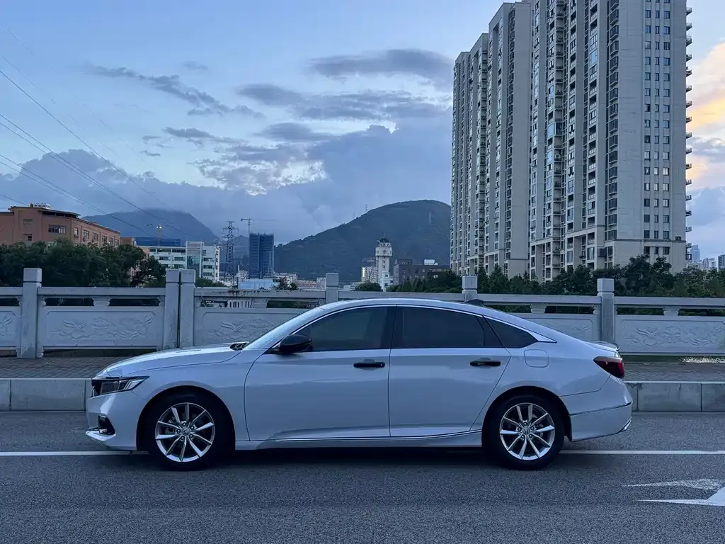 Honda Accord — фото 7