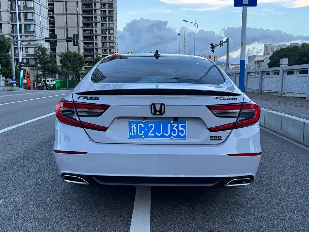 Honda Accord — фото 8