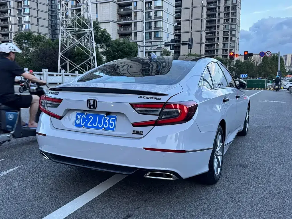 Honda Accord — фото 9
