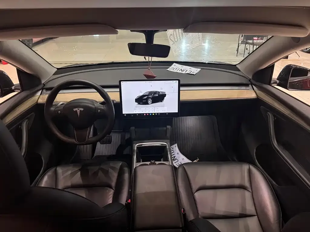 Tesla Model Y — фото 6