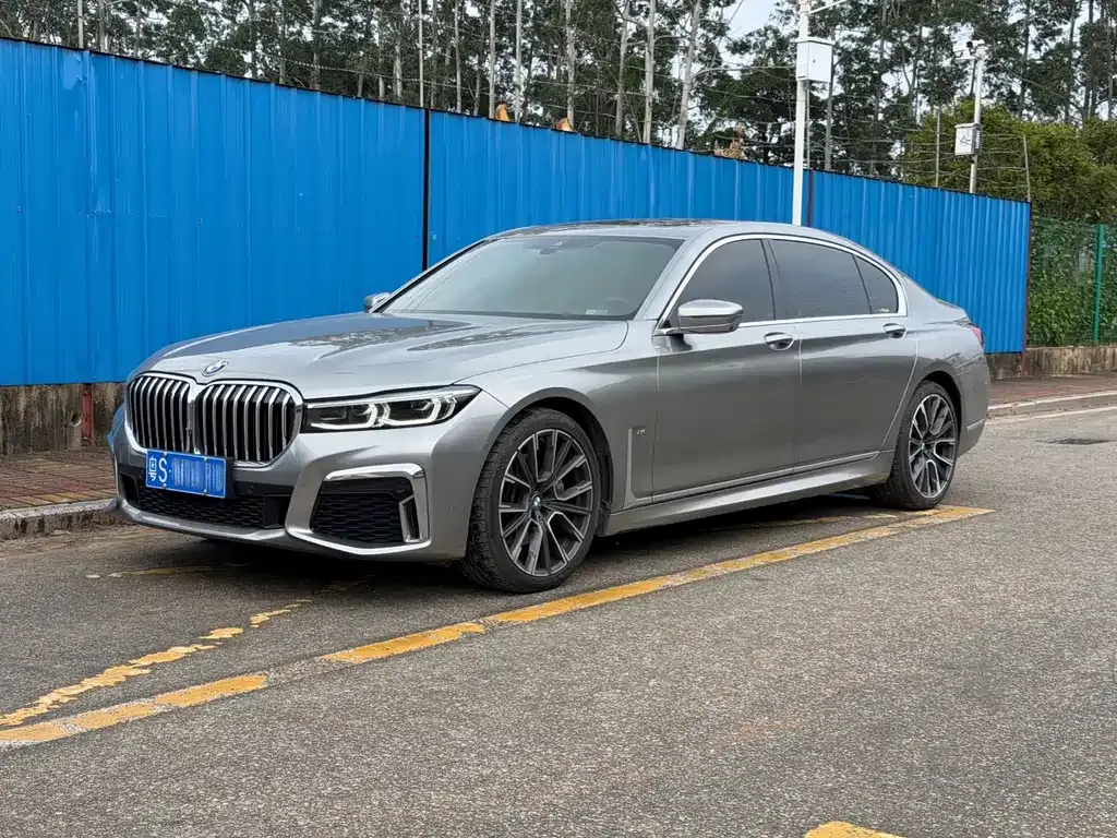 BMW 7 Series — фото 1