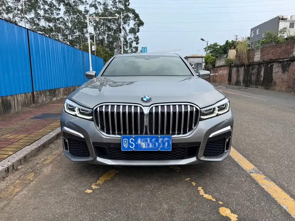 BMW 7 Series — фото 10