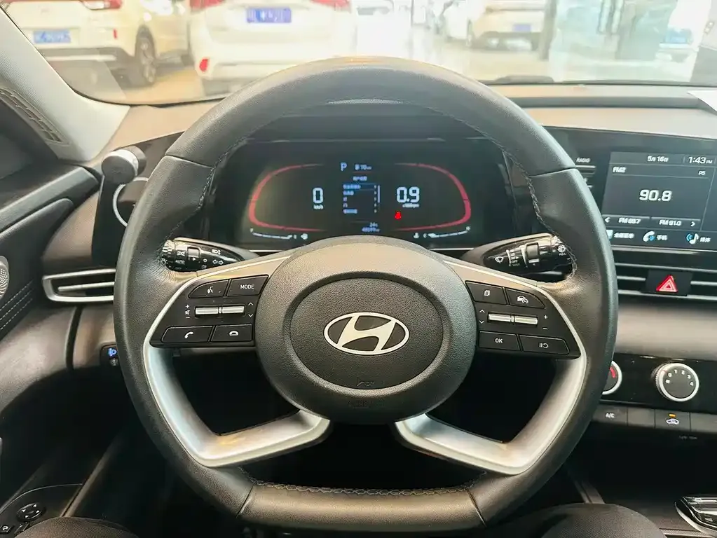 Hyundai Elantra — фото 6