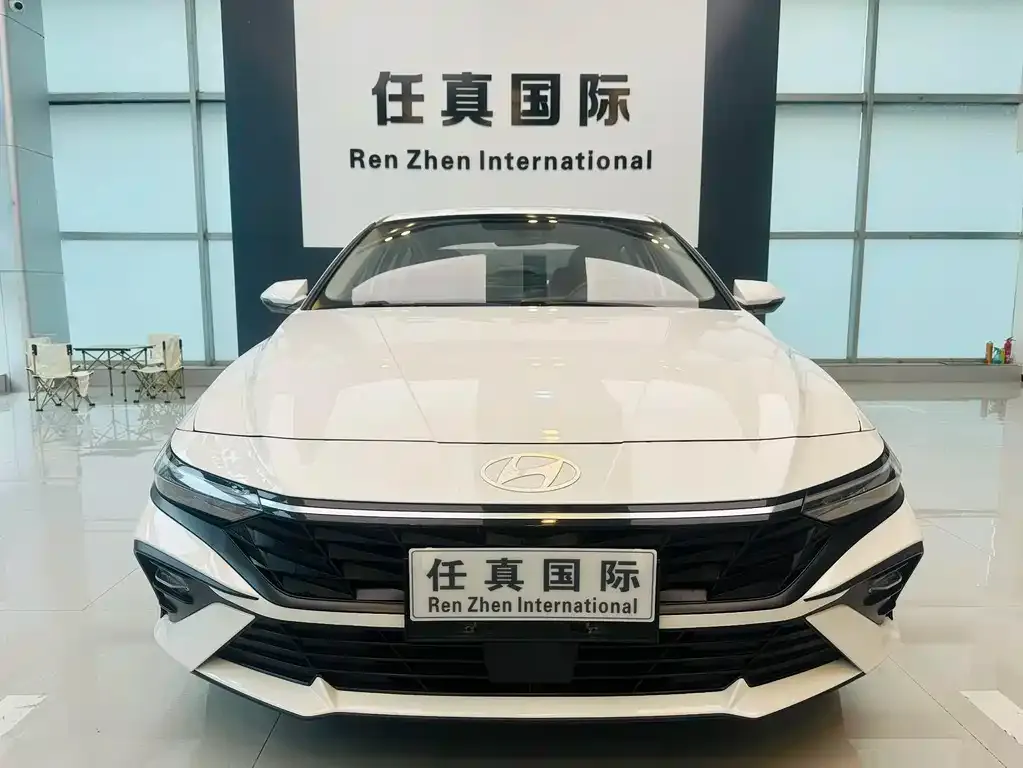 Hyundai Elantra — фото 2