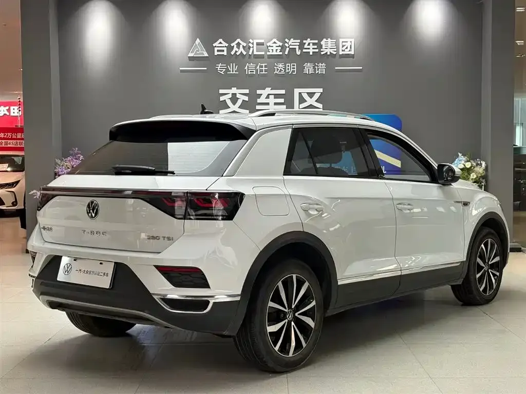 Volkswagen T-Roc — фото 10