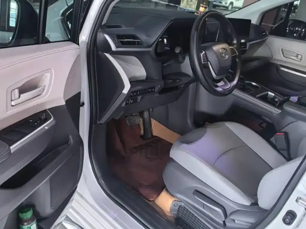 Toyota Granvia — фото 8
