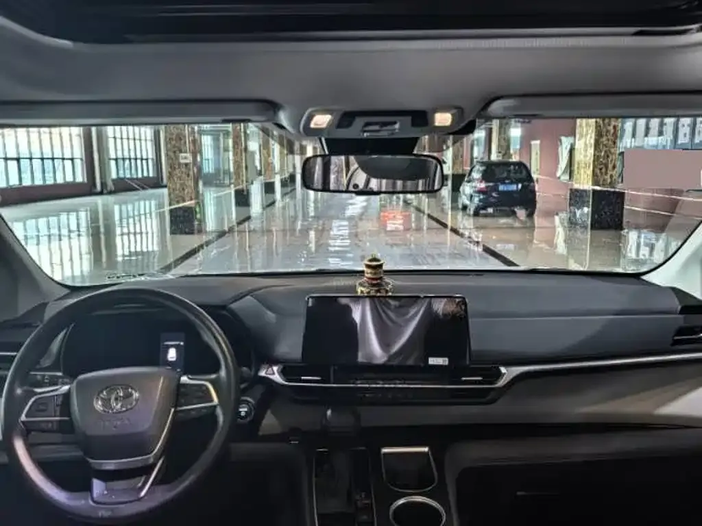 Toyota Granvia — фото 10