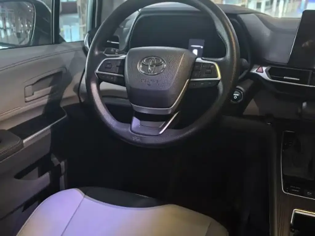 Toyota Granvia — фото 5