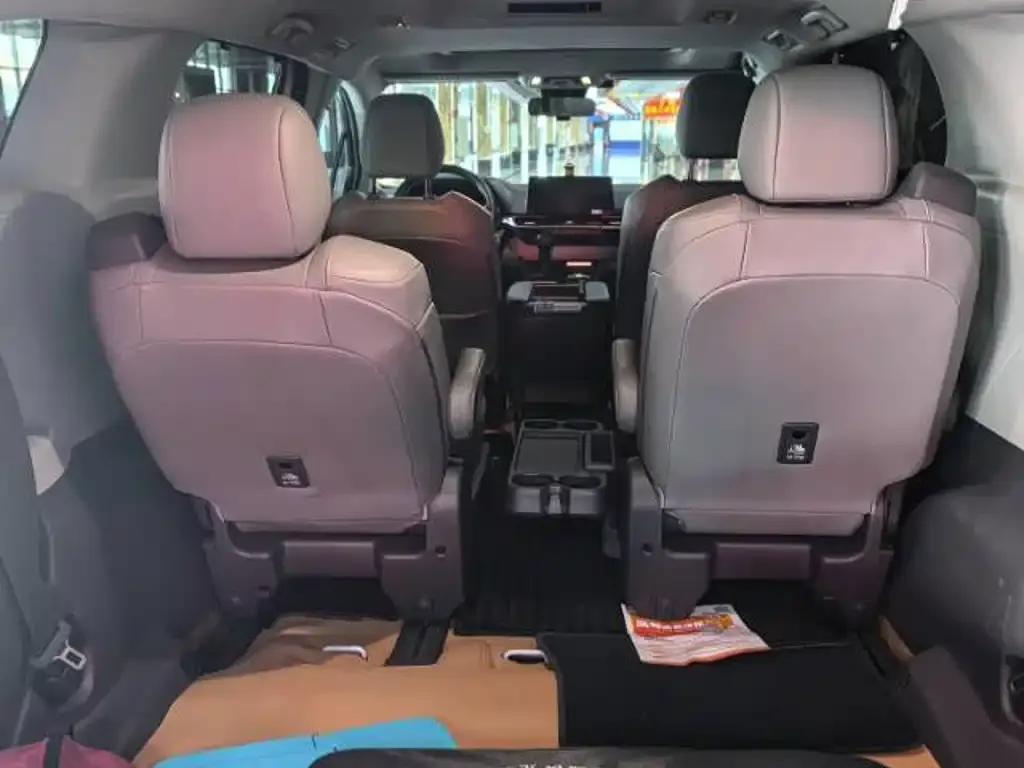 Toyota Granvia — фото 3