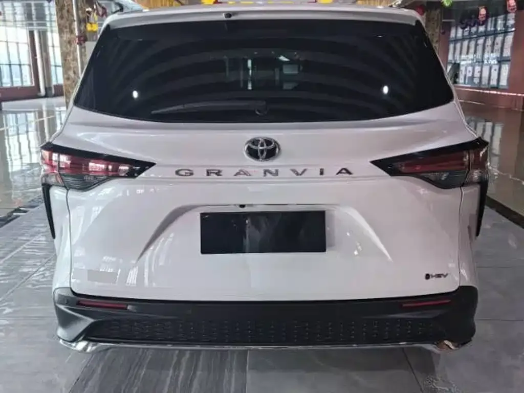 Toyota Granvia — фото 7