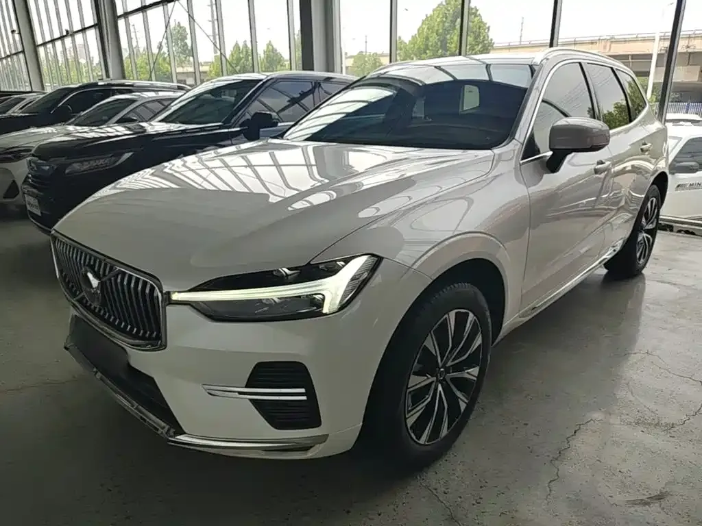 Volvo XC60 — фото 1