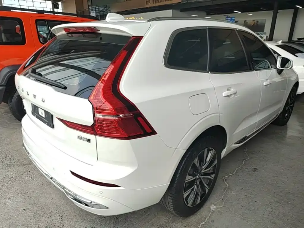 Volvo XC60 — фото 10
