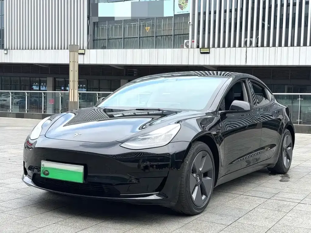 Tesla Model 3 — фото 1