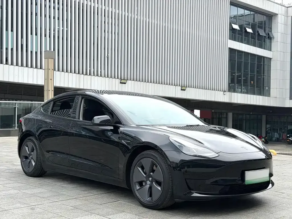 Tesla Model 3 — фото 4