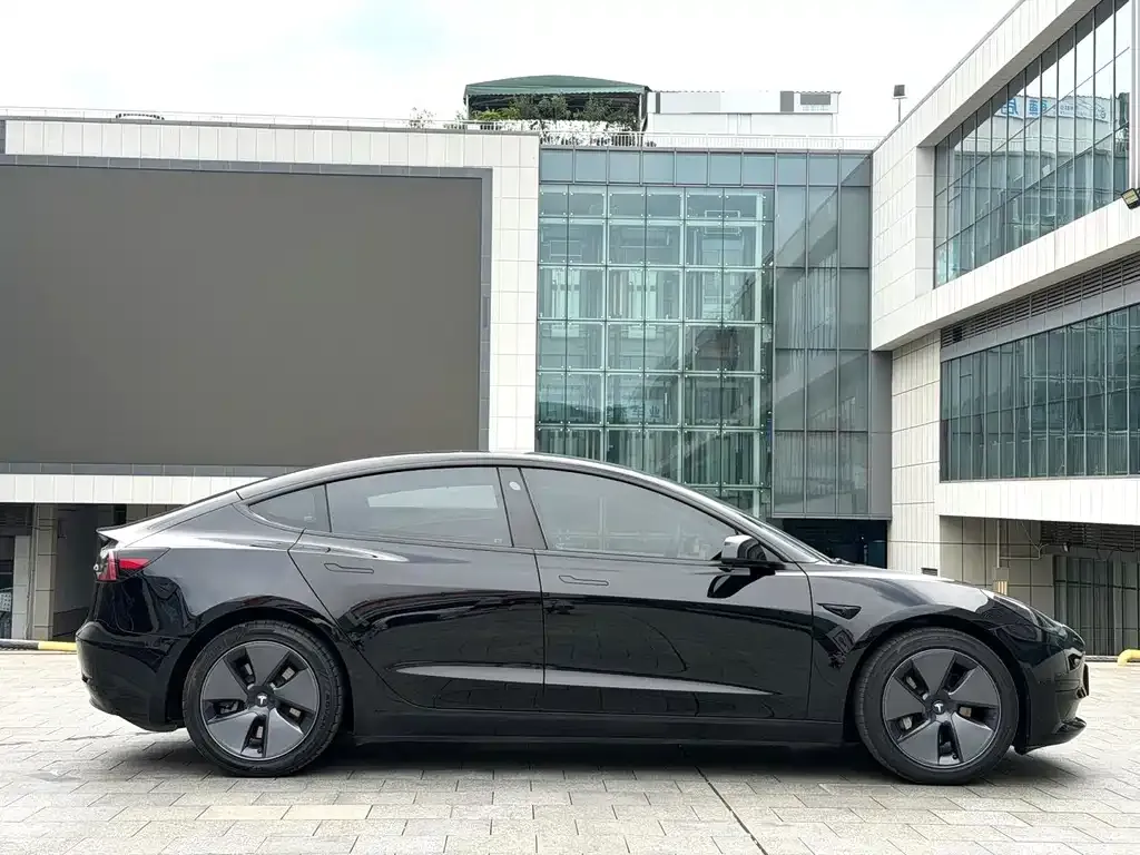 Tesla Model 3 — фото 6