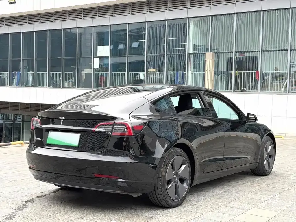 Tesla Model 3 — фото 8
