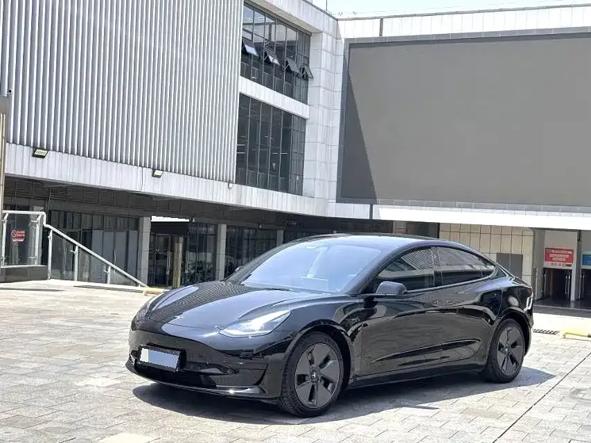 Tesla Model 3 — фото 1