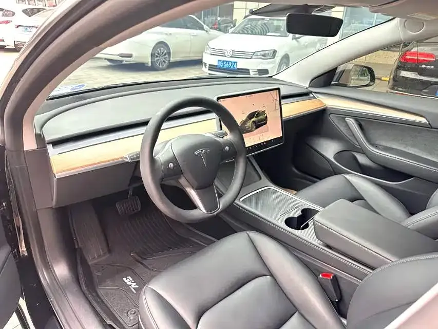 Tesla Model 3 — фото 3