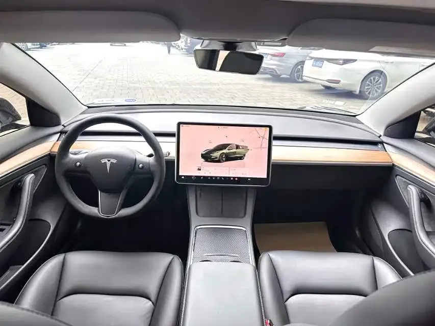 Tesla Model 3 — фото 8